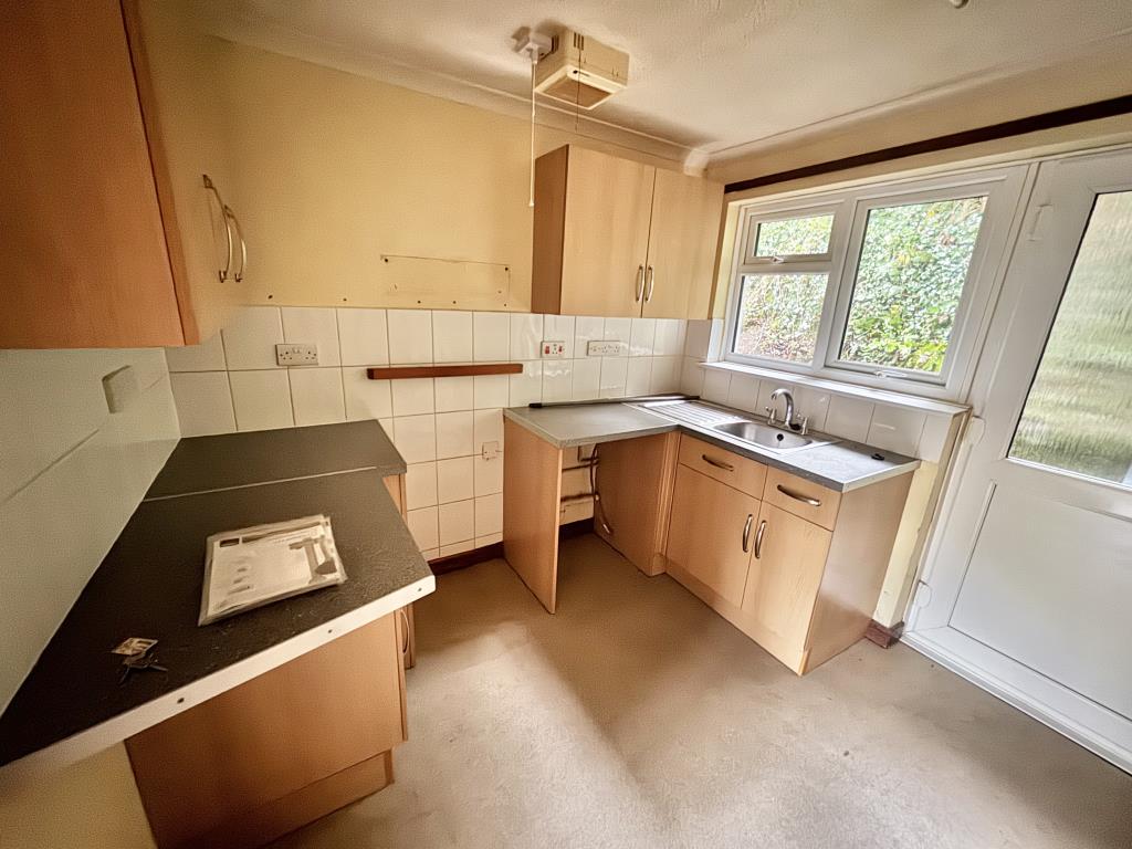 Lot: 51 - SEMI-DETACHED BUNGALOW FOR IMPROVEMENT - View of the kitchen